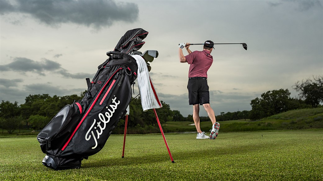  Amateur golfer using a new Players 4 StaDry golf bag from the Titleist Jet Black Collection